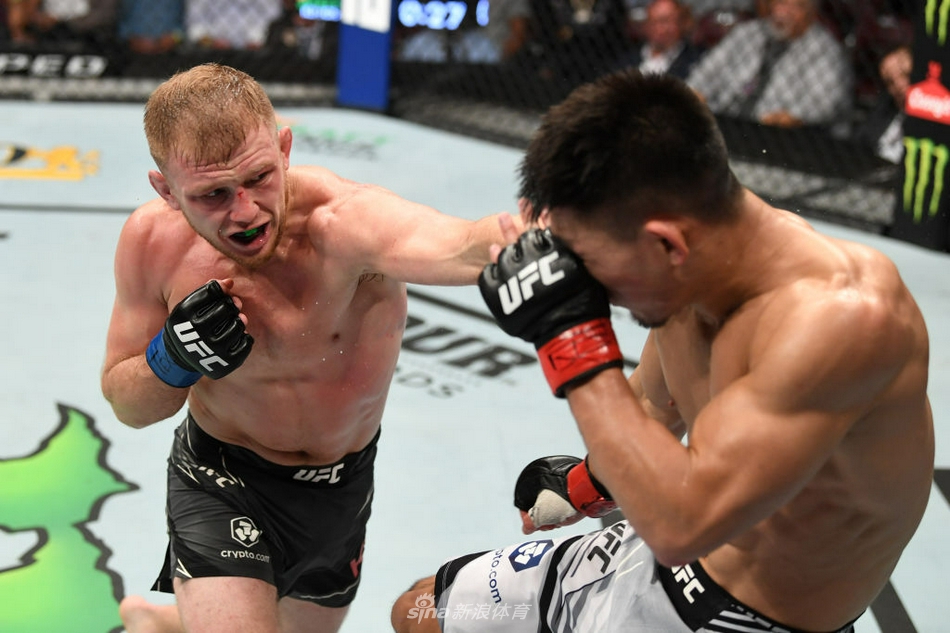 UFC宋亚东险胜凯西-肯尼