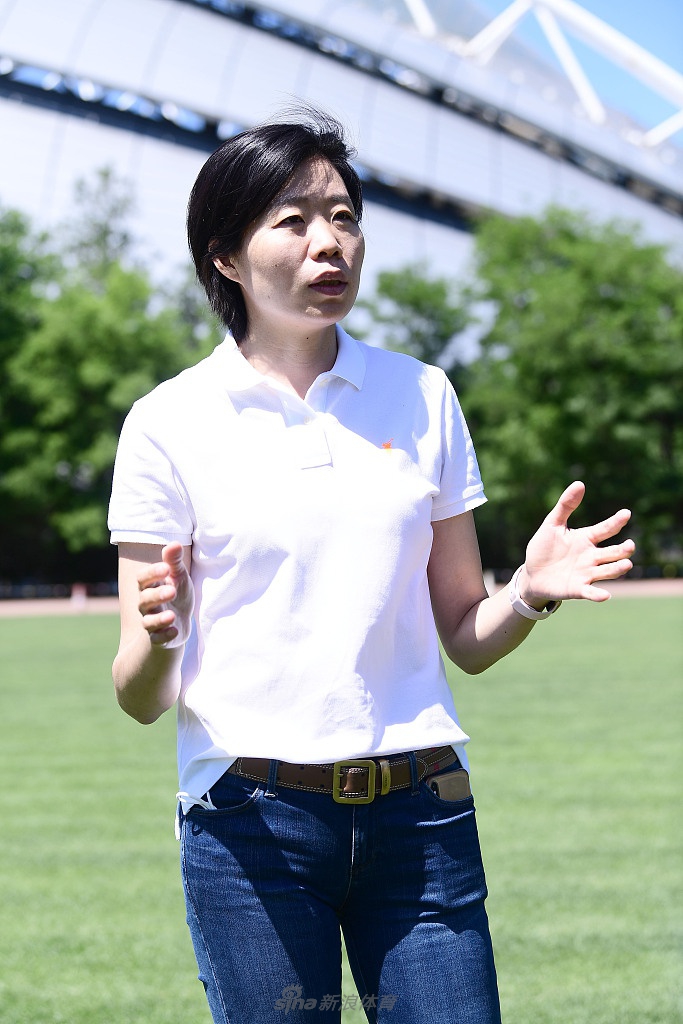 女排奥运冠军张越红出席徒步节活动