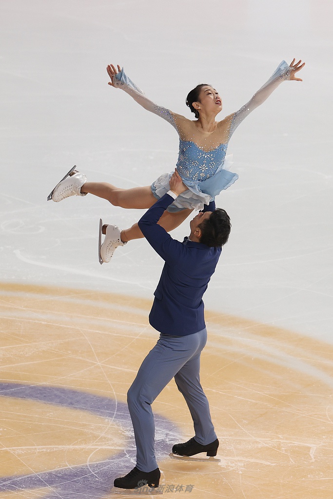 花滑中国杯彭程/金杨双人滑短节目领跑