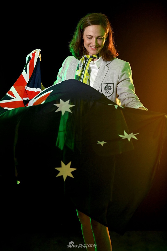 东京奥运会澳大利亚代表团旗手写真