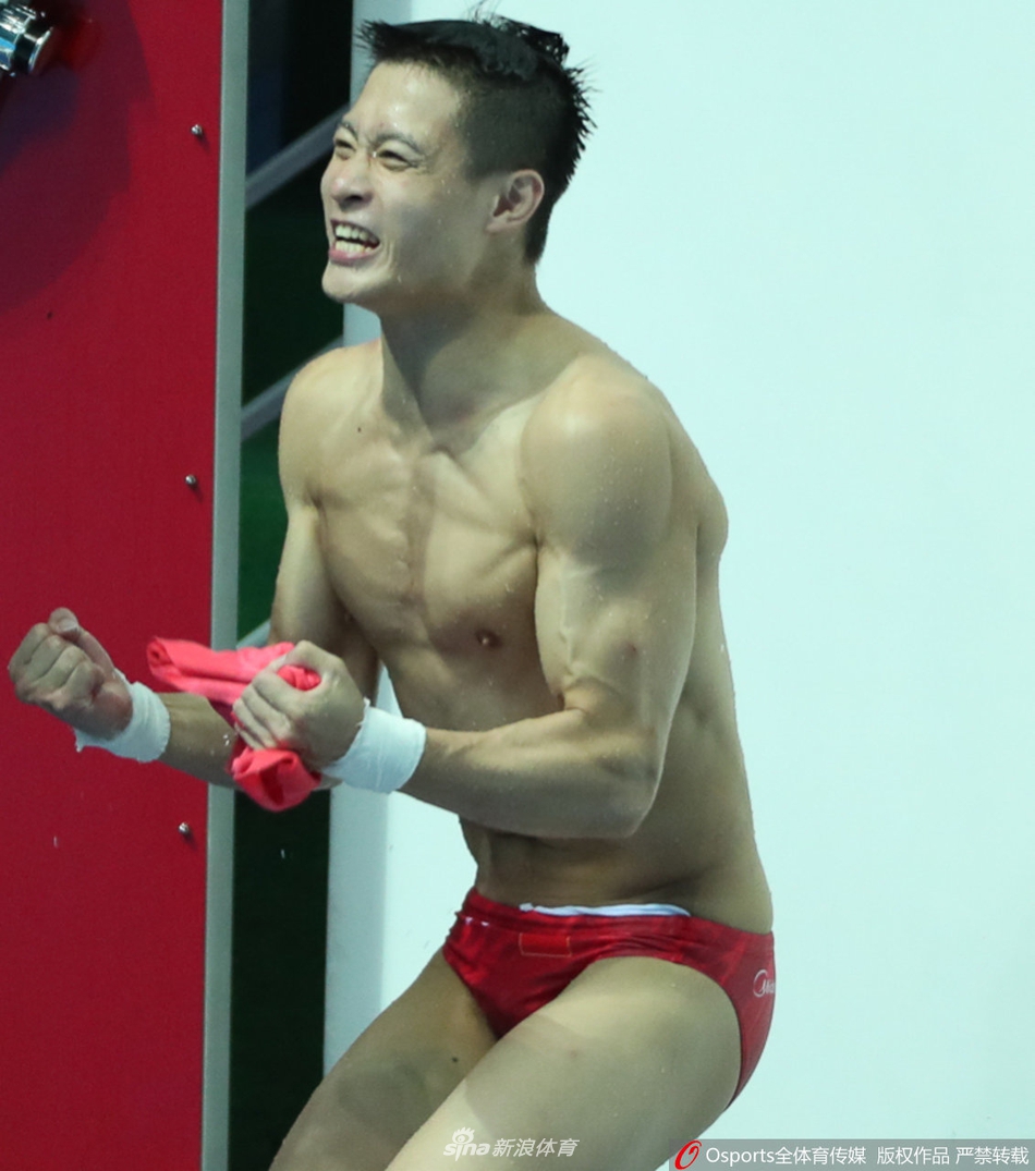 世锦赛跳水男子10米台决赛 杨健杨昊包揽冠亚军