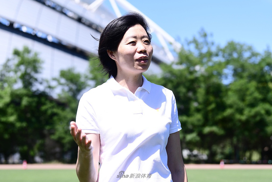 女排奥运冠军张越红出席徒步节活动