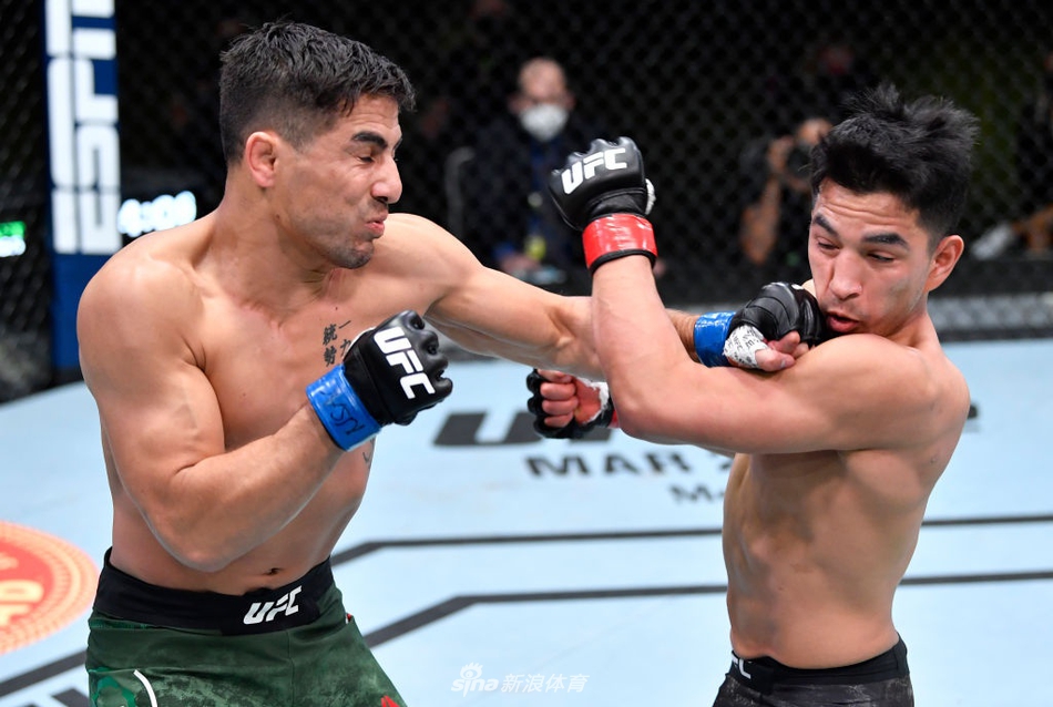 ufc格斗之夜:伯恩森vs霍兰德精彩集锦_高清图集_新浪网