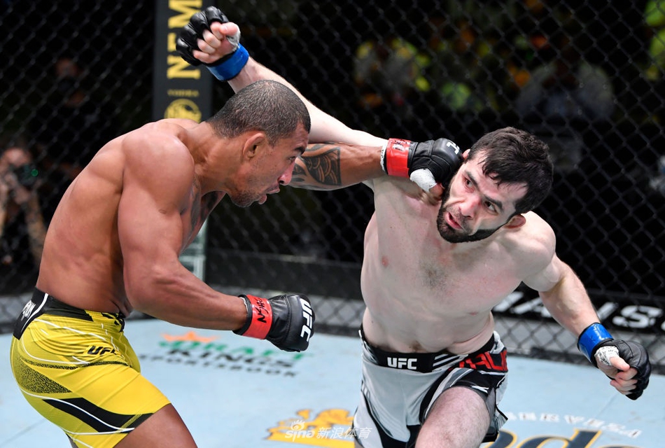 劳尼-巴塞洛斯 VS 提穆尔-瓦利耶夫 (2)