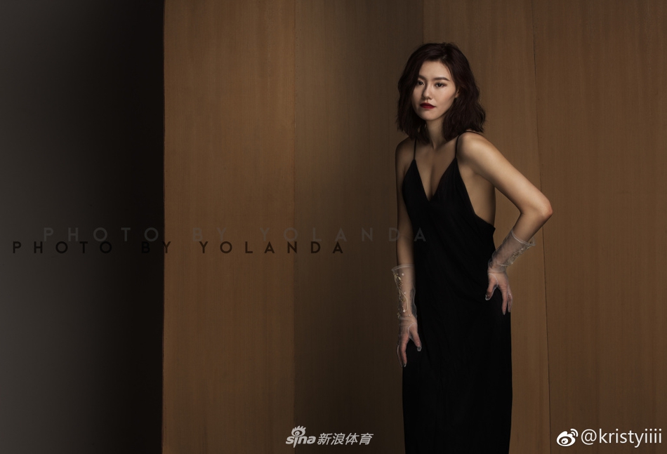 游泳女神刘湘性感写真 大秀事业线