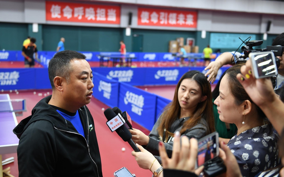 刘国梁“复出”接受媒体采访