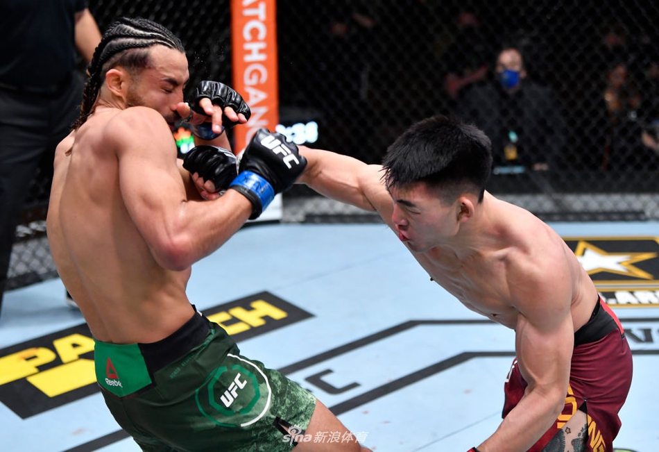 UFC宋亚东不敌菲利普斯