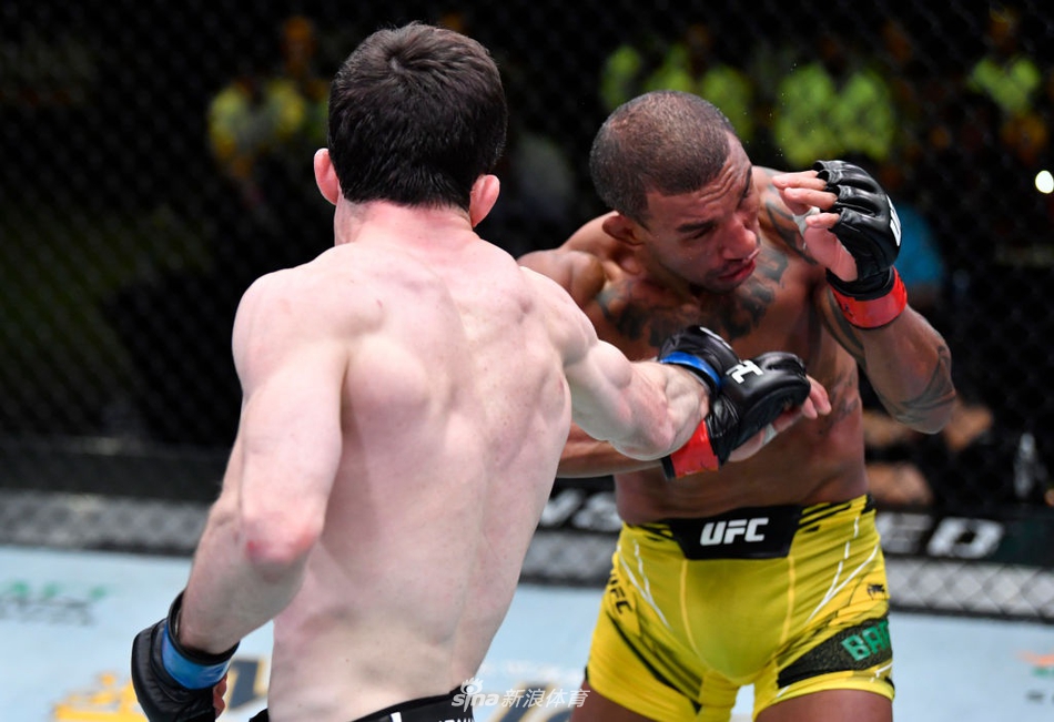 劳尼-巴塞洛斯 VS 提穆尔-瓦利耶夫 (5)