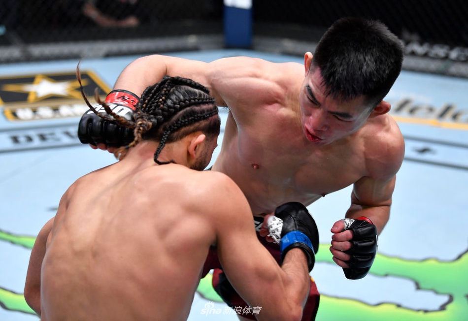 UFC宋亚东不敌菲利普斯