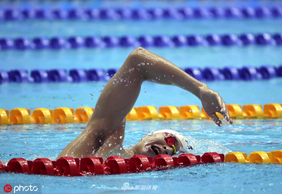 孙杨训练备战世锦赛