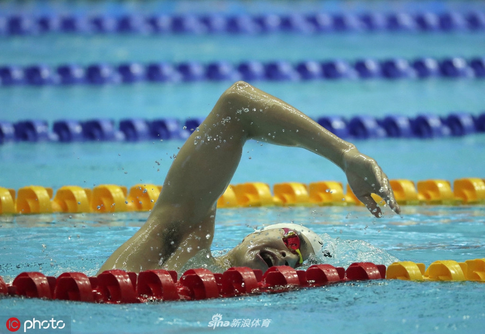 孙杨训练备战世锦赛