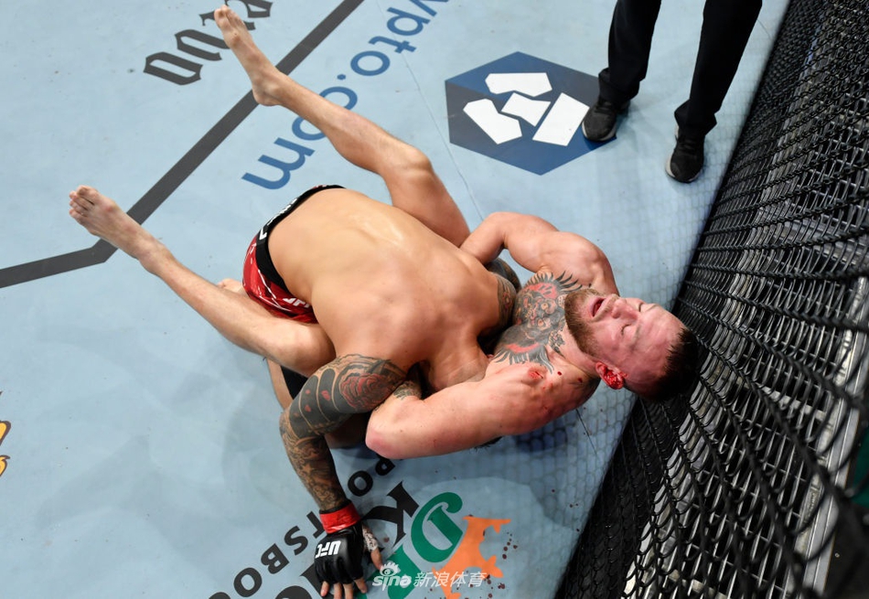 达斯汀-普瓦里尔 VS 康纳-麦克格雷格 (10)