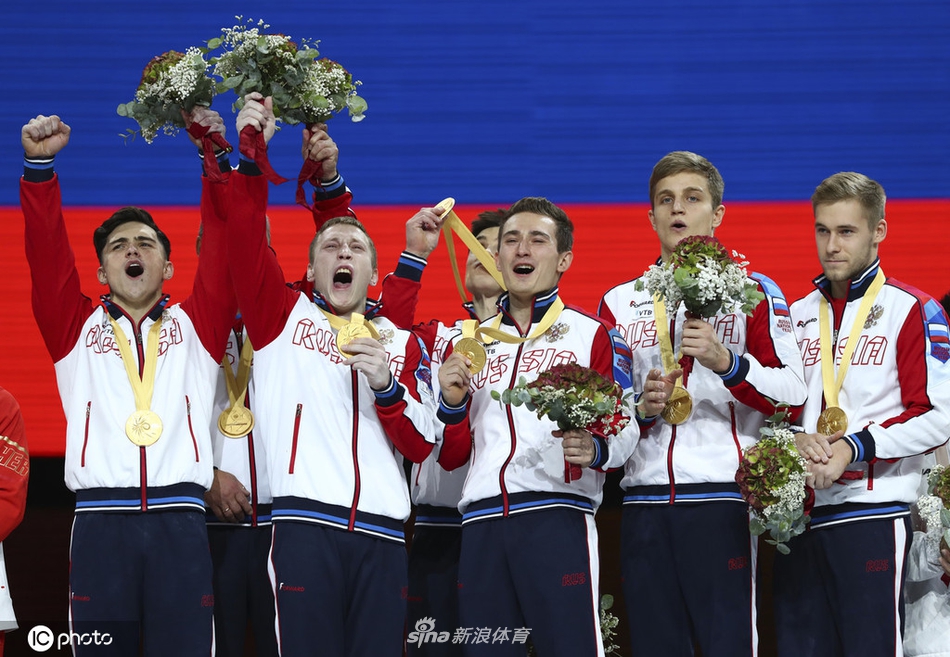体操世锦赛俄罗斯男团夺冠 疯狂庆祝