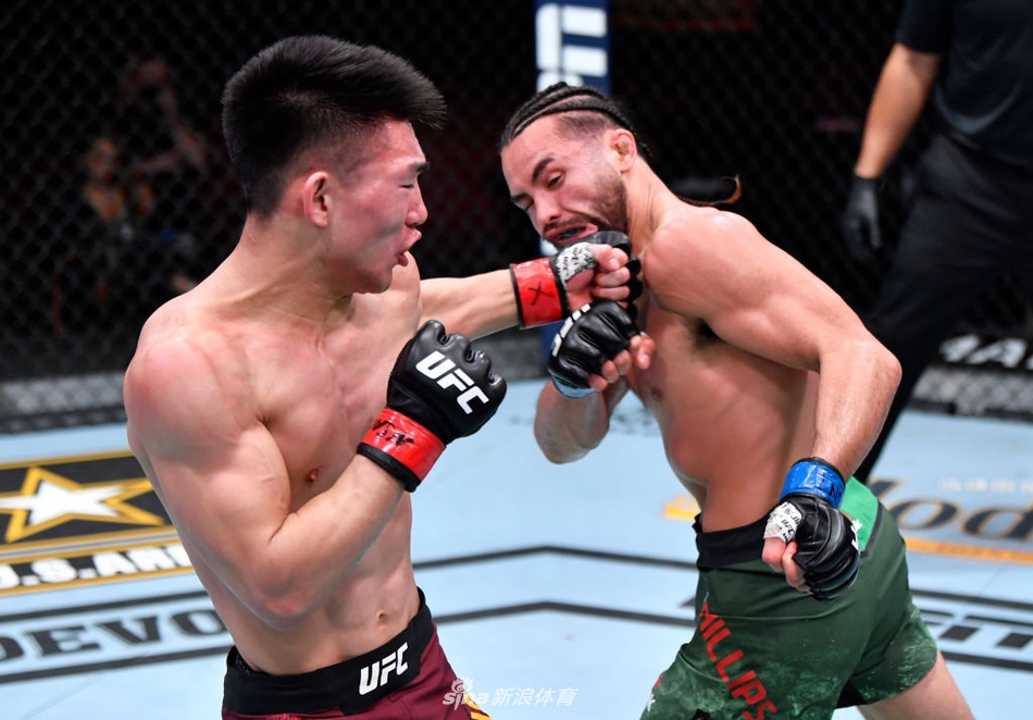 UFC宋亚东不敌菲利普斯
