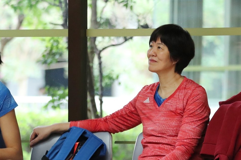 中国女排备战世锦赛六强赛 朱婷做鬼脸