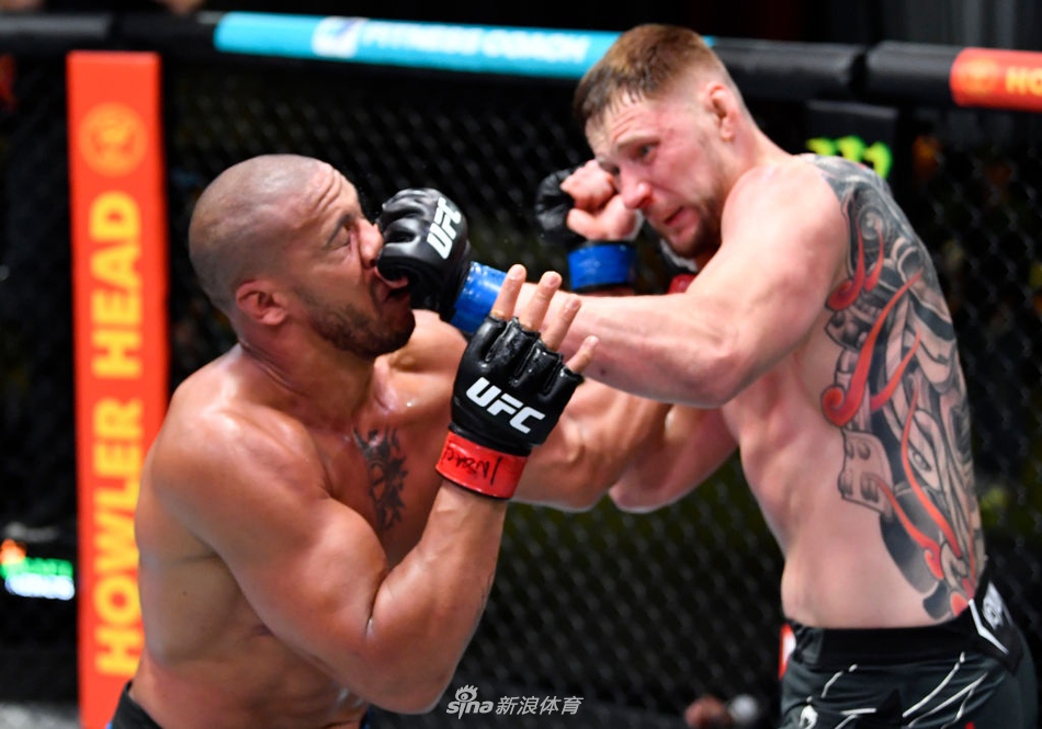 西里尔-盖恩 VS 亚历山大-沃尔科夫 (4)