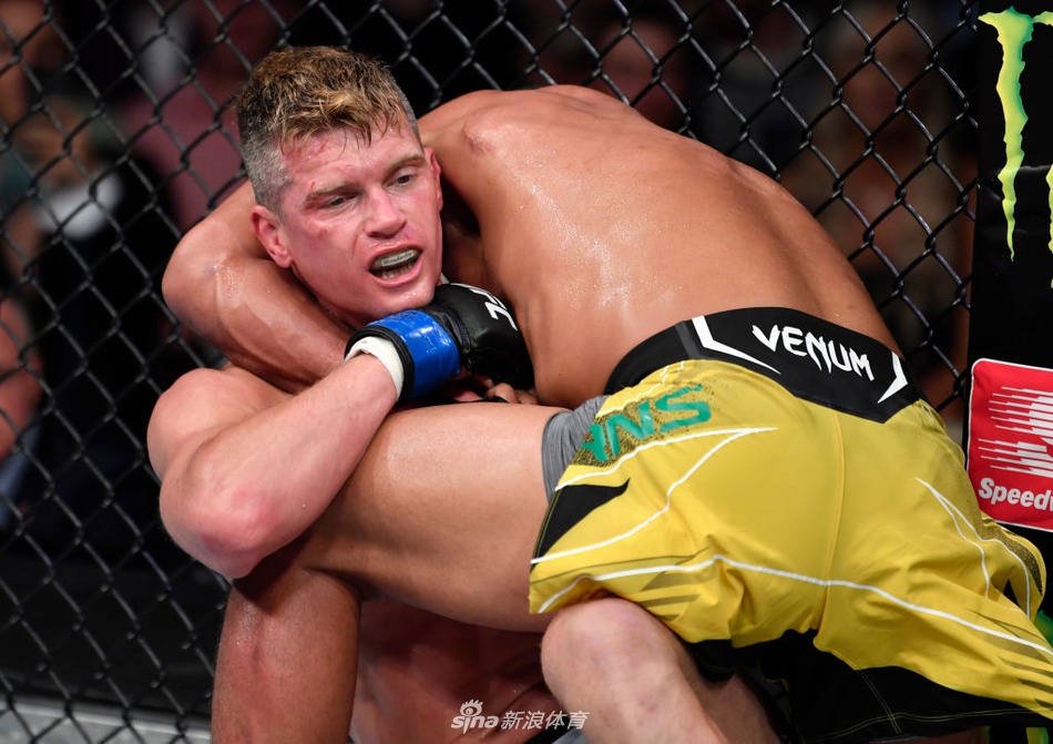 吉尔伯特-伯恩斯 VS 史蒂芬-汤普森 (5)