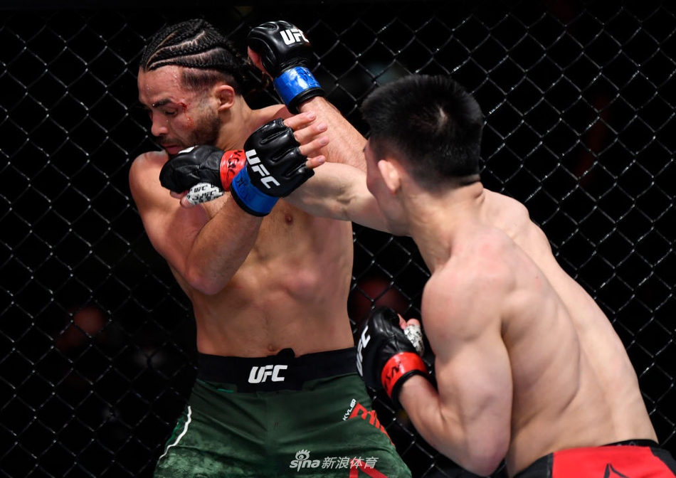 UFC宋亚东不敌菲利普斯