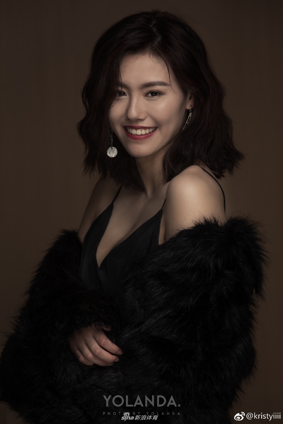 游泳女神刘湘性感写真 大秀事业线