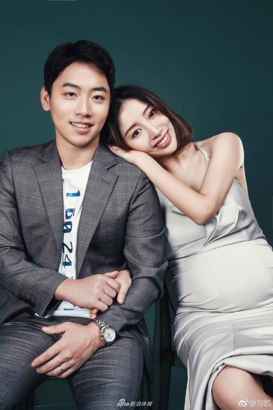 邹凯妻子周捷性感孕照曝光