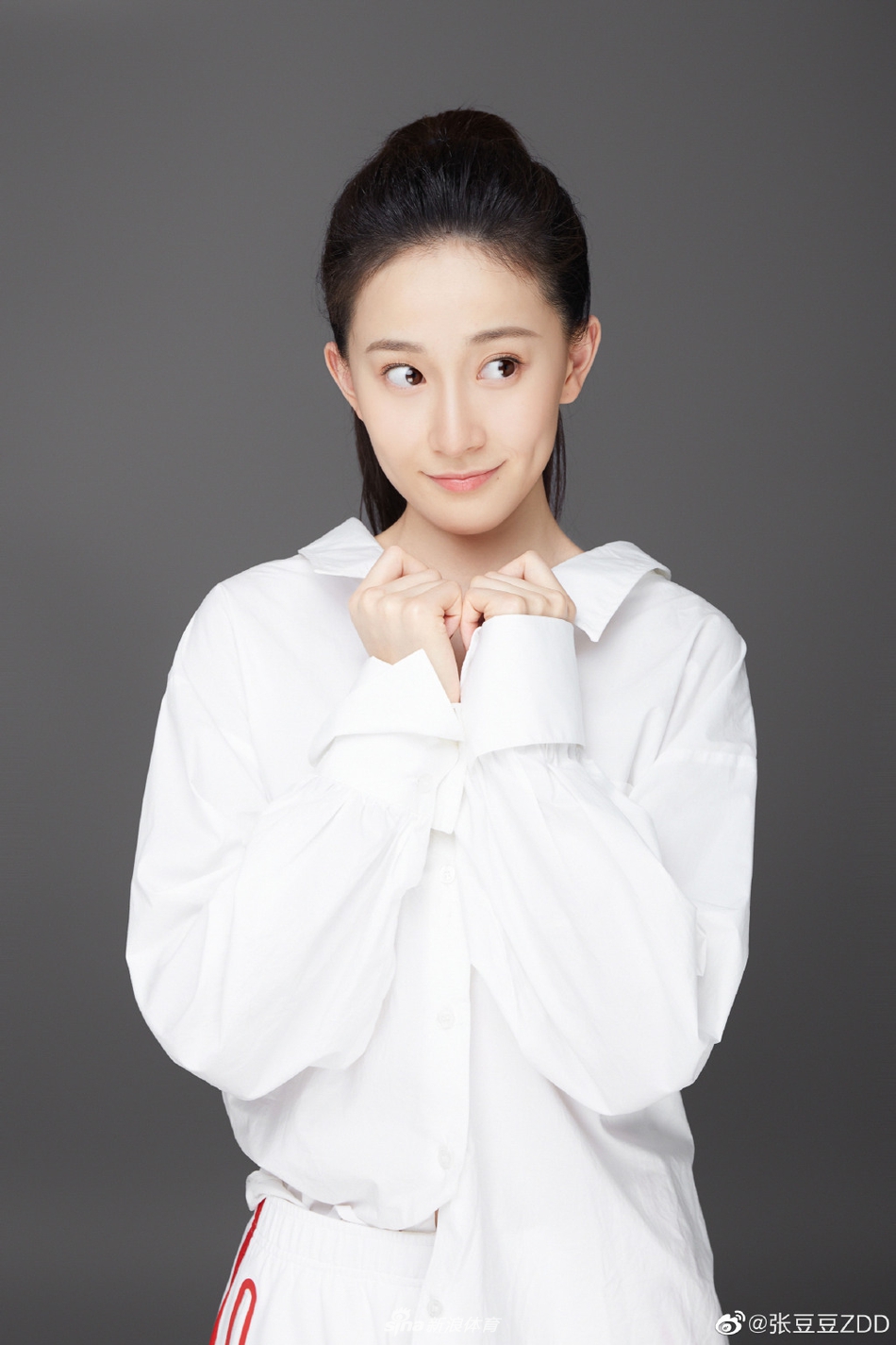 艺术体操女神张豆豆晒照 干净清爽
