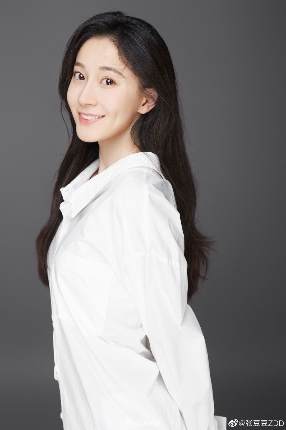 艺术体操女神张豆豆晒照 干净清爽