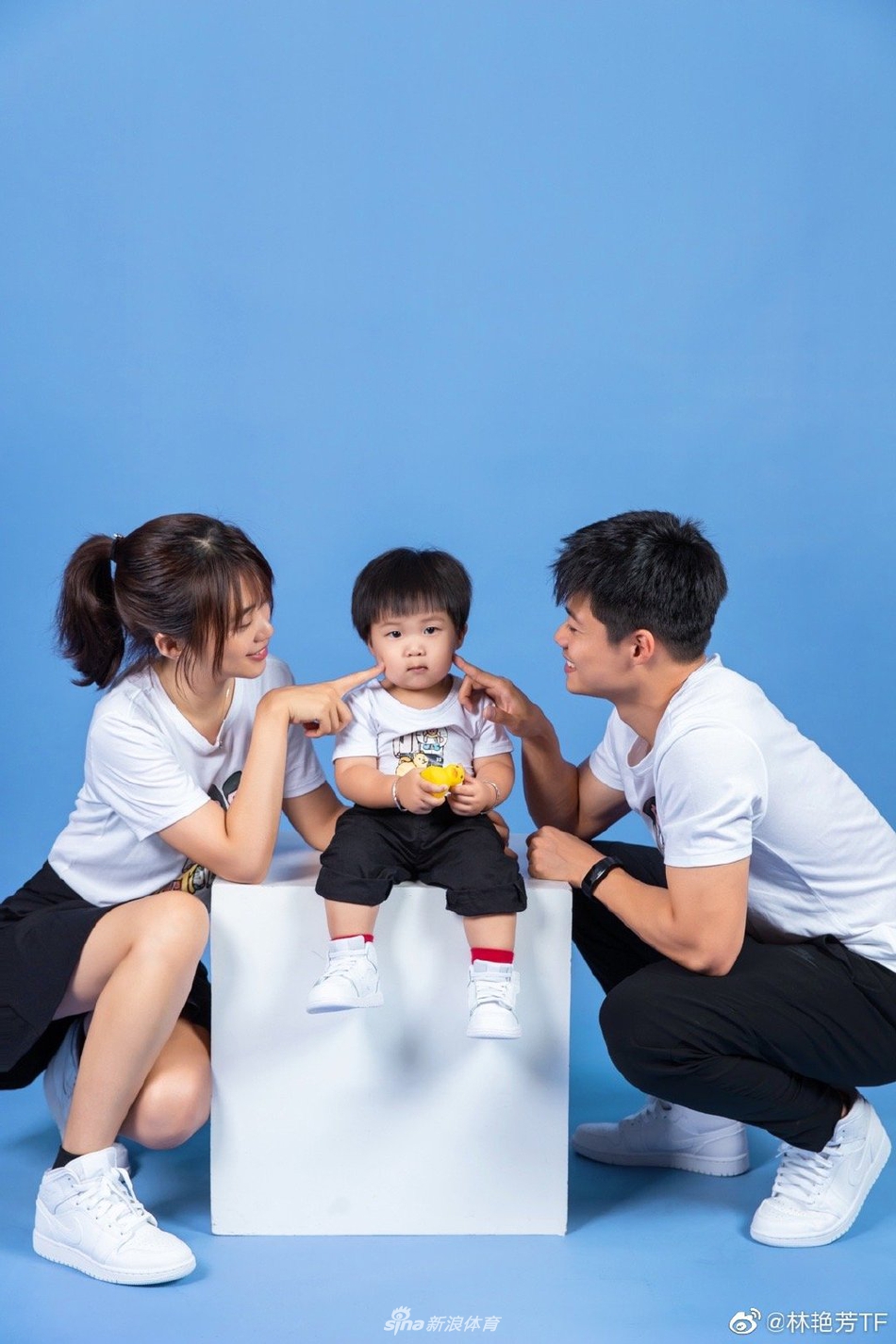 苏炳添温馨全家福