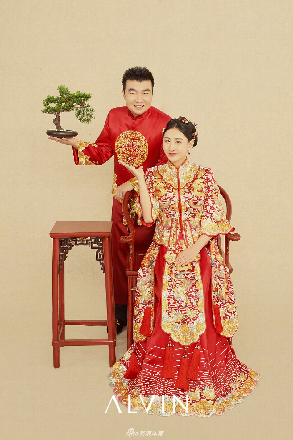 蹦床公主何雯娜晒婚纱照