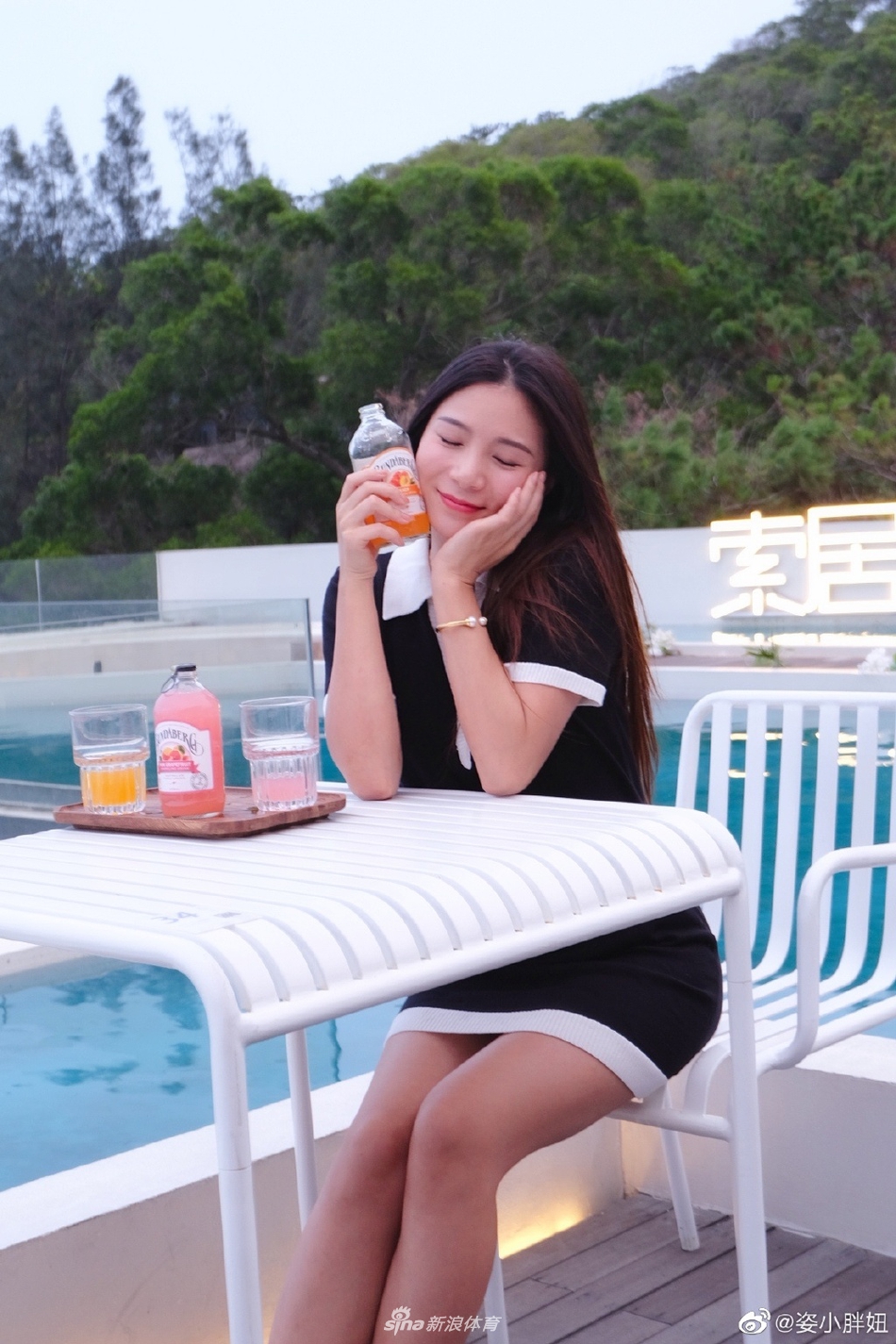 何姿晒美照：大家都去哪玩了？