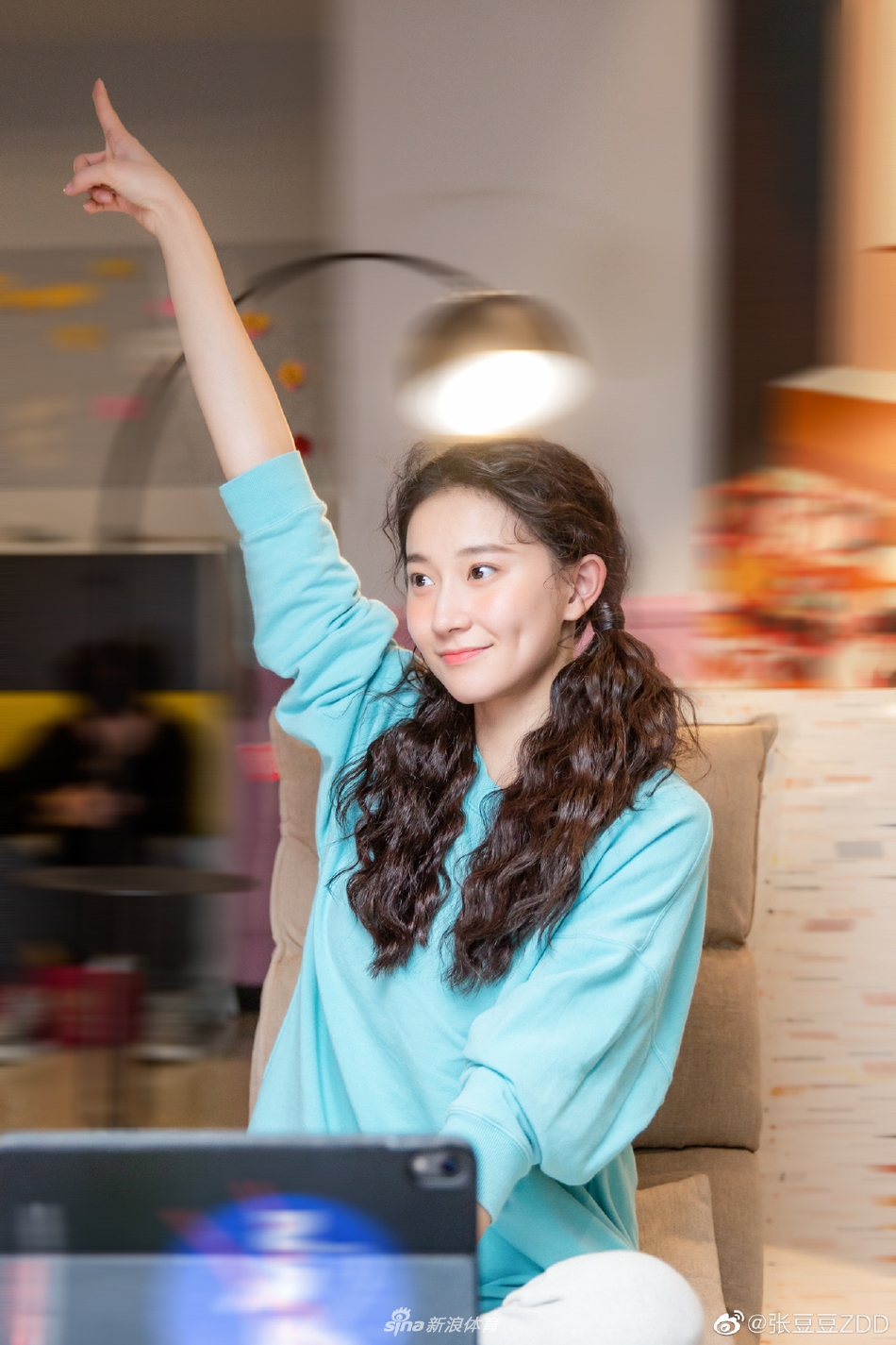 艺术体操女神张豆豆卷发造型