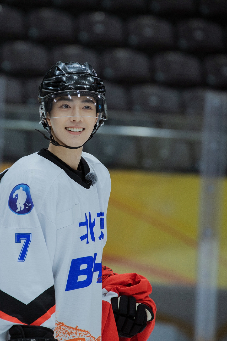 肖战担任冰球运动推广大使