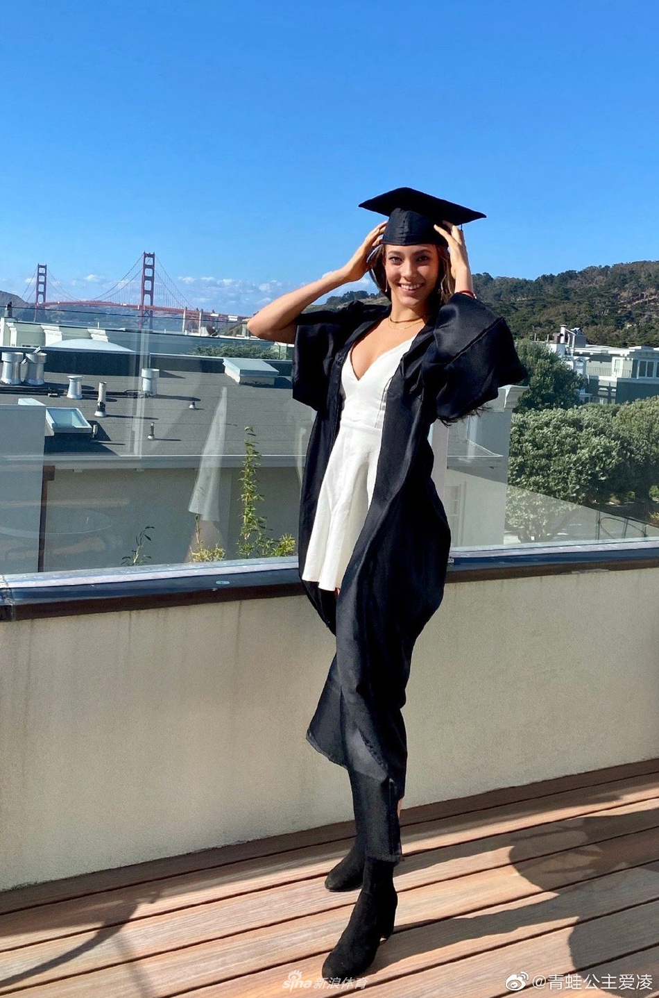 谷爱凌高中提前毕业晒美照