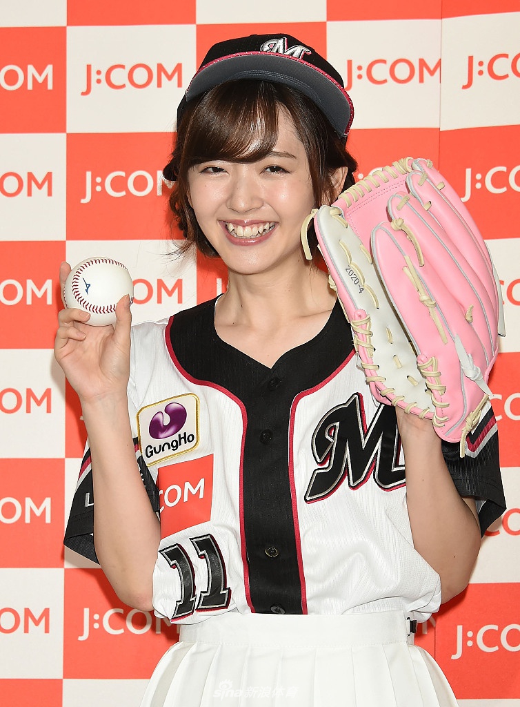 铃木爱理变身棒球美少女