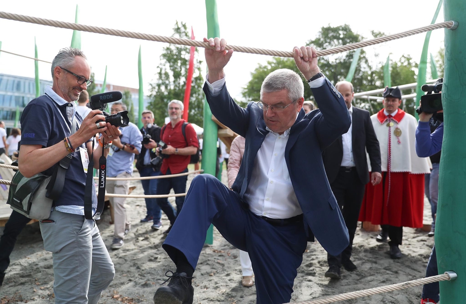 巴赫参加洛桑“奥林匹克日长跑”活动