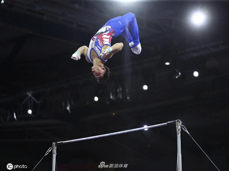 体操世锦赛俄罗斯男团夺冠 疯狂庆祝