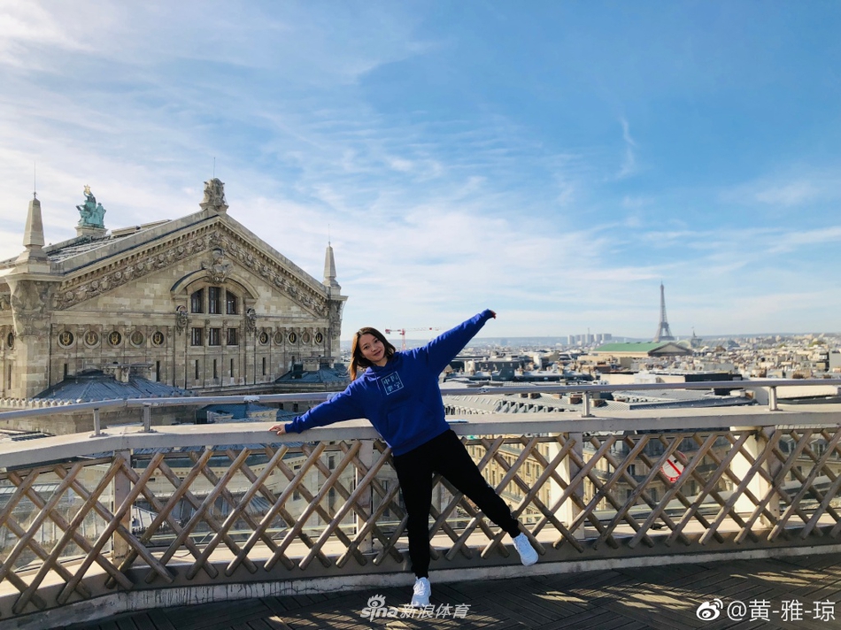 郑思维黄雅琼巴黎街头拍大片