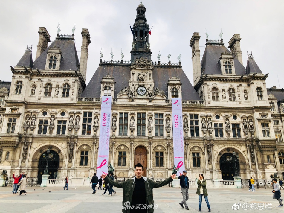 郑思维黄雅琼巴黎街头拍大片