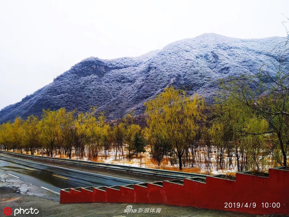 北京城内外雨雪交加景色美 山区一片银装素裹