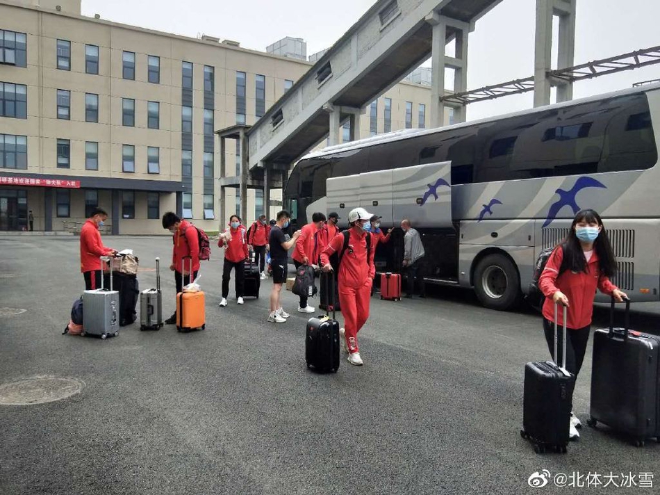 国家短道速滑和速度滑冰队入驻北体大 金昶伯现身