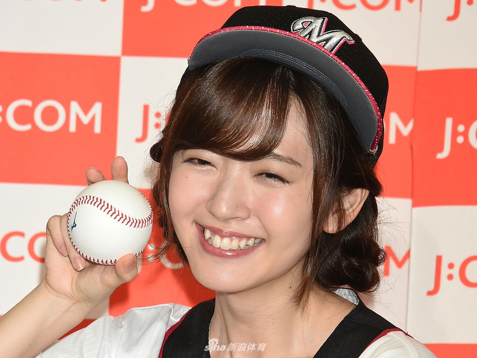 铃木爱理变身棒球美少女
