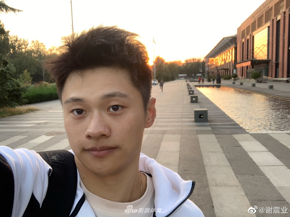 谢震业自拍