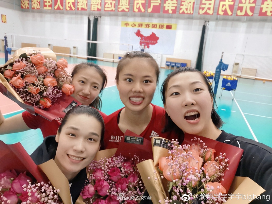 中国女排训练中度过妇女节