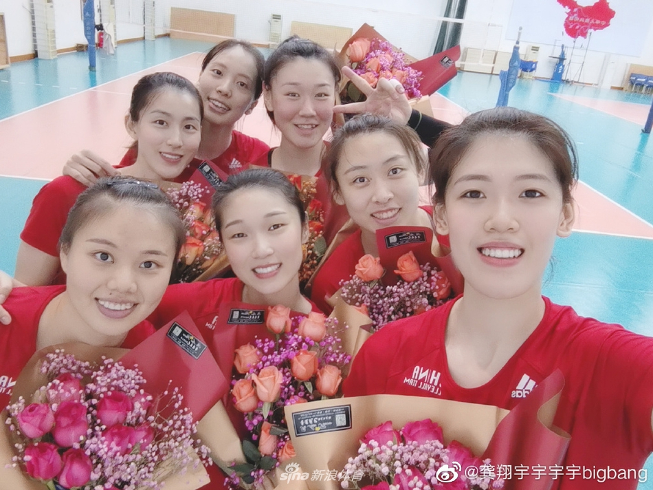 中国女排训练中度过妇女节