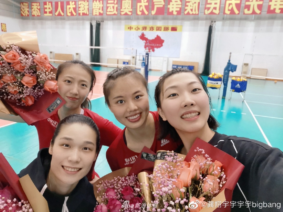 中国女排训练中度过妇女节