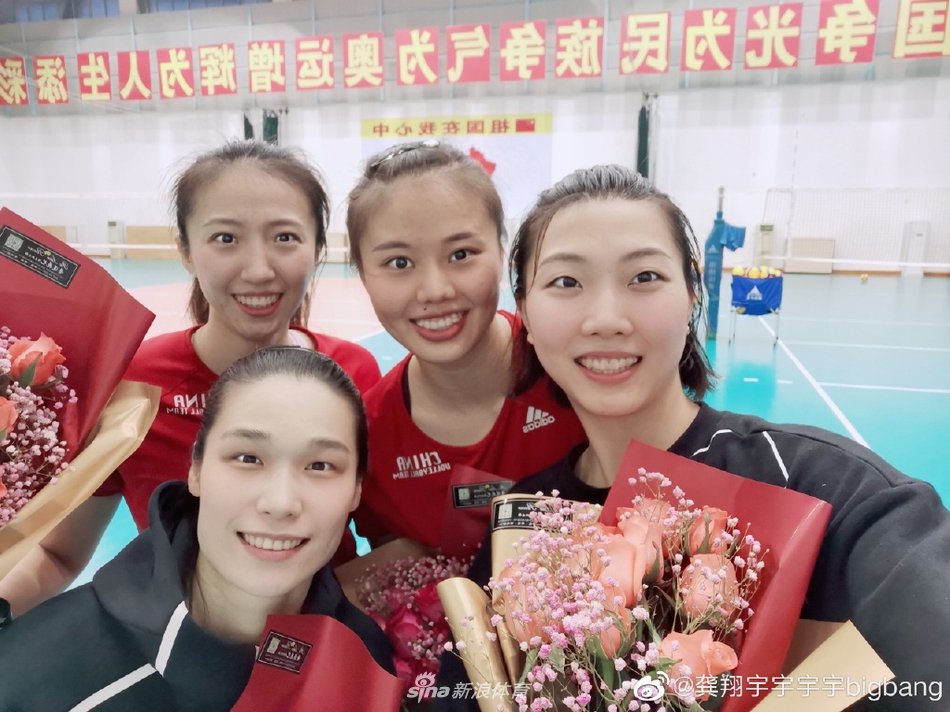 中国女排训练中度过妇女节