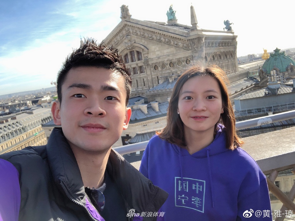 郑思维黄雅琼巴黎街头拍大片