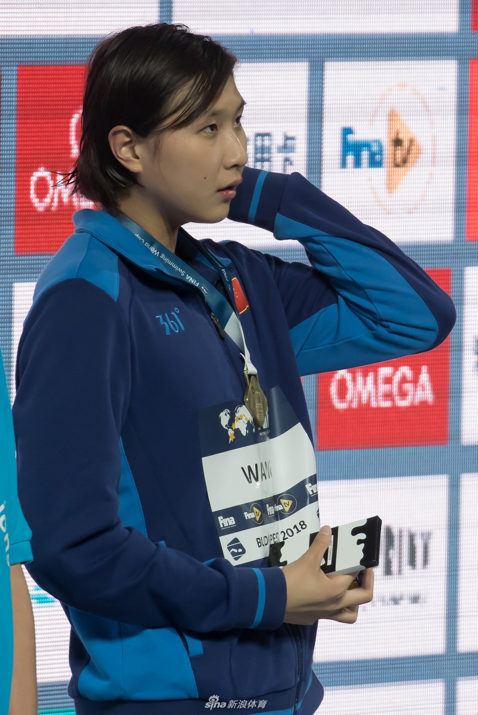 王简嘉禾打破短池400自世界纪录