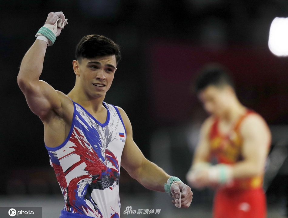 体操世锦赛俄罗斯男团夺冠 疯狂庆祝