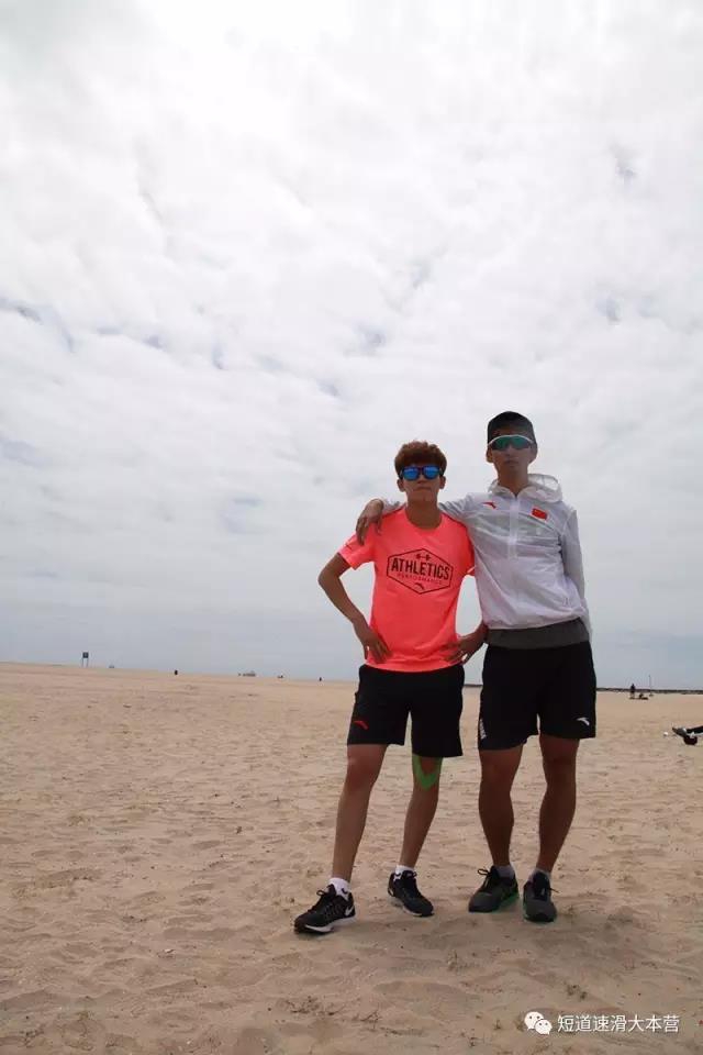 国家短道队美国沙滩训练 李琰一字马_高清图集_新浪网
