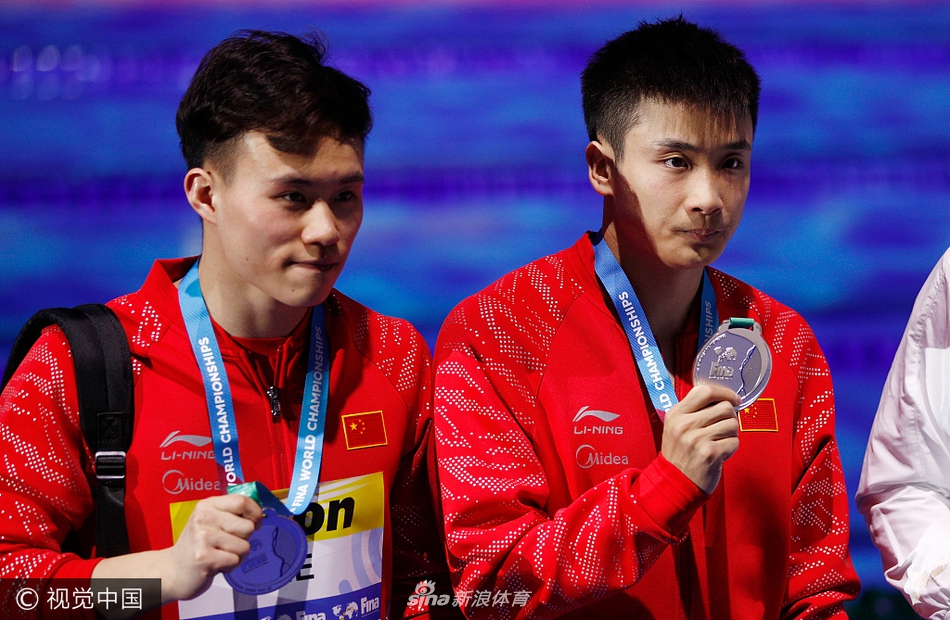 曹缘/谢思埸在前四跳发挥稳定的情况下第五跳出现失误,最后一跳的完成